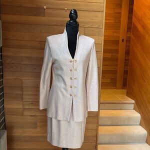 Elegant Cream Women's Wedding Dress Ensemble